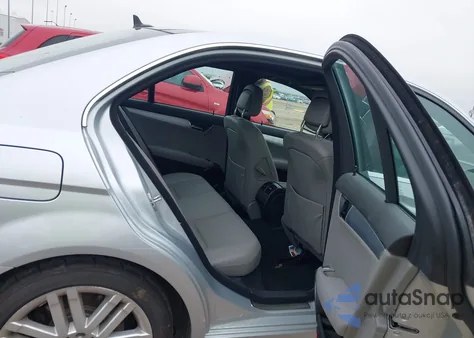 2008 Mercedes-Benz C 300 Luxury/Sport из США, поврежденный, VIN WDDGF54X18R018330